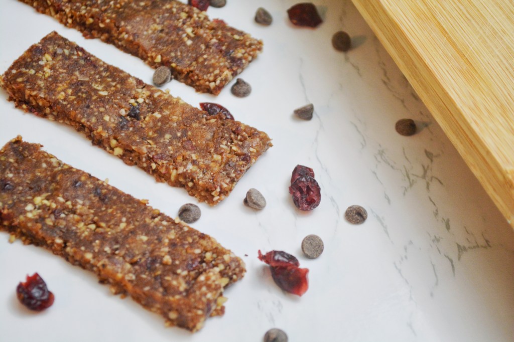Mediterranean Monday: Cranberry Chocolate Low-Carb Granola&nbsp;Bars